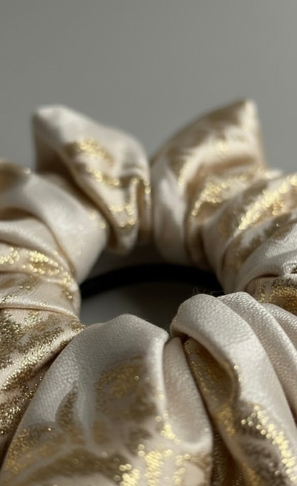 Chouchou Héliade – Brocard Crème & Or Scintillant