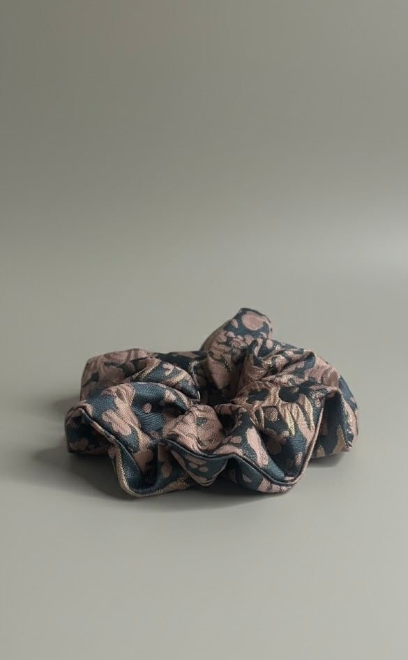 Chouchou Dahlia – Brocard Bleu Ardoise & Rose Ancien