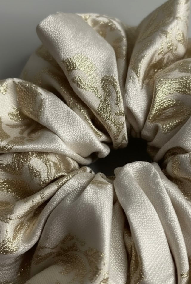 Chouchou Héliade – Brocard Crème & Or Scintillant